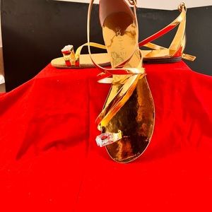 Brand new never worn flat gold sandals with toe jewel  size 7 1/2